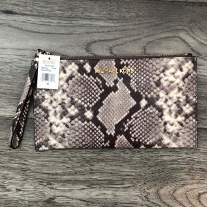 Micheal Kors Wristlet
